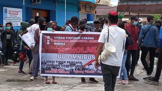 Mahasiswa hendak demo tolak omnibus law ke DPRD Mimika.