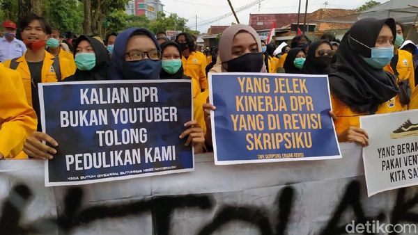 Mahasiswa Magelang Bergerak Tolak Omnibus Law