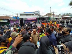 Demo #MagelangBergerak2 Tolak Omnibus Law Bubar, Massa Bersih-bersih