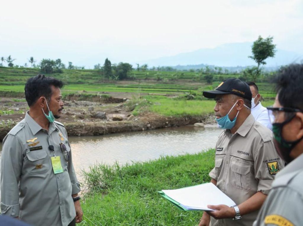 Mentan Siapkan 3 Agenda Bantu Petani Korban Banjir Bandang Sukabumi Mentan Siapkan 3 Agenda Bantu Petani Korban Banjir Bandang Sukabumi