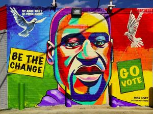 Mural George Floyd Dilukis di Kampung Halaman Jelang Pilpres AS Mural George Floyd Dilukis di Kampung Halaman Jelang Pilpres AS