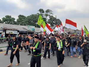 Cegah Perusuh, Ormas di Depok Bantu Polisi Jaga Keamanan Kampung Cegah Perusuh, Ormas di Depok Bantu Polisi Jaga Keamanan Kampung