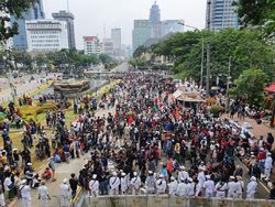 Penampakan Massa Demo PA 212 dkk di Patung Kuda Pukul 12.30 WIB