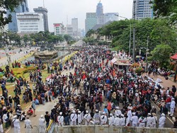 Penampakan Massa Demo PA 212 dkk di Patung Kuda Pukul 12.30 WIB