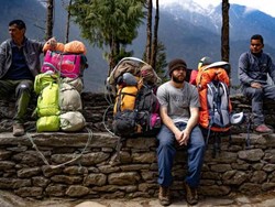 Amerika Serikat Pertama yang Jadi Porter di Gunung Everest