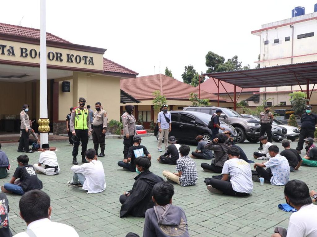 42 Pelajar Diciduk di Stasiun Bogor, Polisi: Alasannya Mau Nonton Demo 42 Pelajar Diciduk di Stasiun Bogor, Polisi: Alasannya Mau Nonton Demo