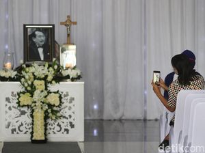 Foto: Robby Sumampow Disemayamkan di Solo