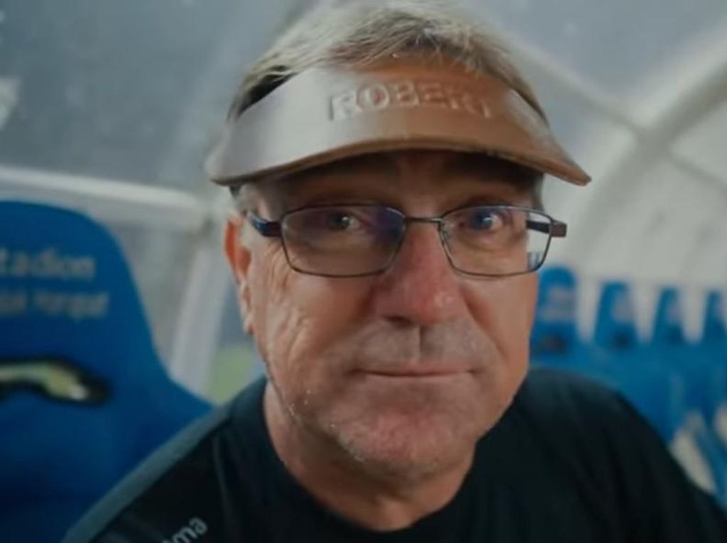 Hujan Kartu Kuning di Laga Persib vs Persija buat Robert Alberts Tertawa Hujan Kartu Kuning di Laga Persib vs Persija buat Robert Alberts Tertawa