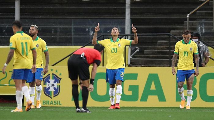 Roberto Firmino Brasil SAO PAULO, BRAZIL - OCTOBER 09: Roberto Firmino of Brazil celebrates the third goal of his team during a match between Brazil and Bolivia as part of South American Qualifiers for Qatar 2022 at Neo Quimica Arena on October 09, 2020 in Sao Paulo, Brazil. (Photo by Buda Mendes/Getty Images)