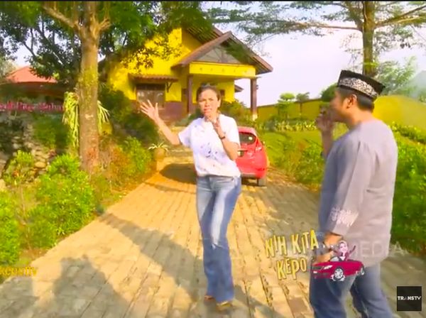 8 Potret Luasnya Rumah Ustaz Riza, Sampai Diurus 10 Asisten