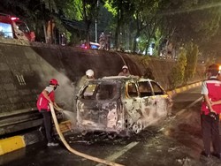 Mobil Terbakar di KM 26 Tol TB Simatupang, Tak Ada Korban