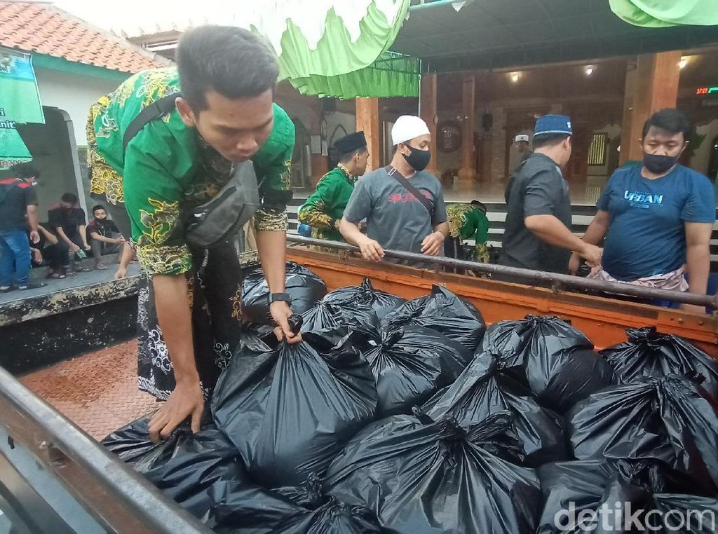 Rebo Wekasan di Jepang Kudus Digelar Secara Sederhana, Begini Suasananya Rebo Wekasan di Jepang Kudus Digelar Secara Sederhana, Begini Suasananya