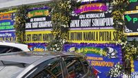 Titiek-Tommy Soeharto Kirim Karangan Bunga untuk Robby Sumampow