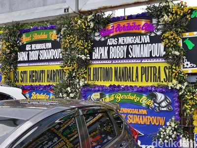 Titiek-Tommy Soeharto Kirim Karangan Bunga untuk Robby Sumampow