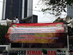 Massa Demo PA 212 dkk Tuntut Batalkan UU Cipta Kerja