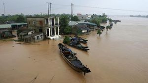 Penampakan Banjir yang Tewaskan Puluhan Orang di Vietnam