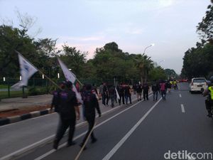Video Massa Demo Tolak Omnibus Law di Patung Kuda Balik Kanan