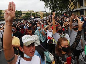 Thailand Umumkan Dekrit Darurat, Para Pemimpin Demo Ditangkap Thailand Umumkan Dekrit Darurat, Para Pemimpin Demo Ditangkap