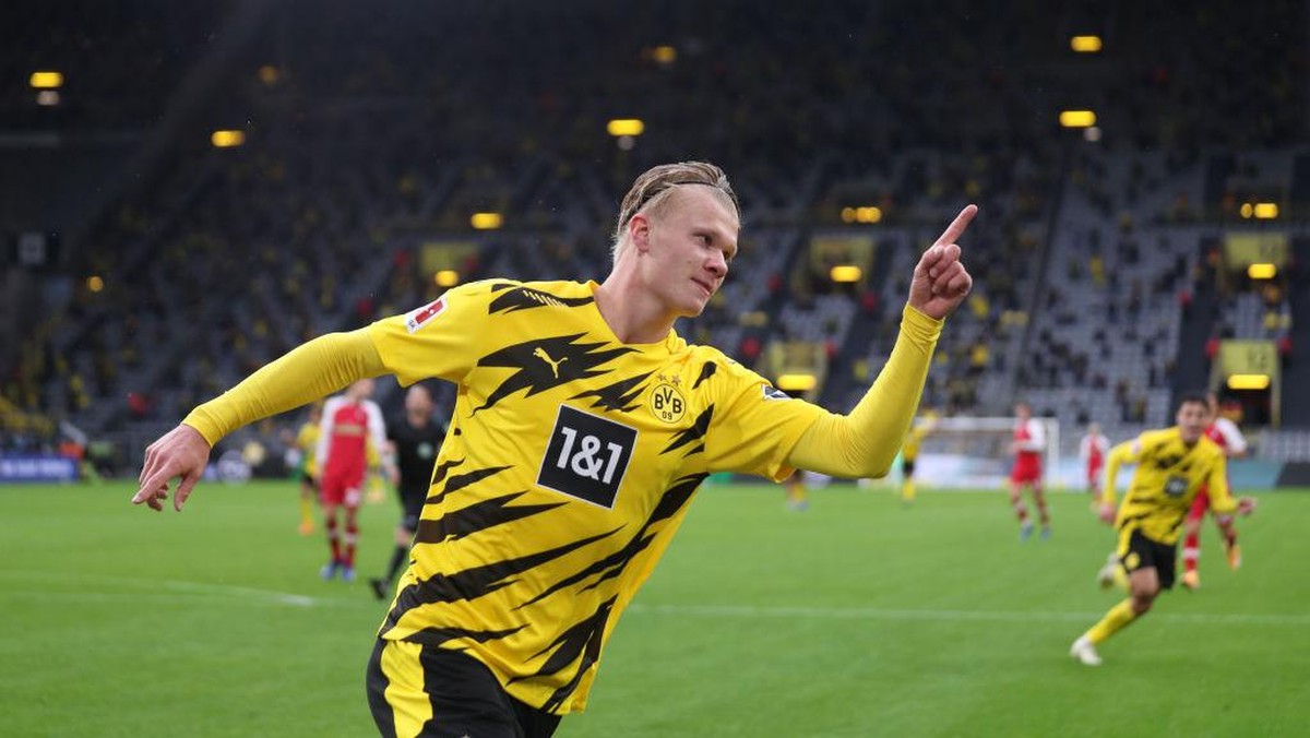 Penyerang Borussia Dortmund, Erling Braut Haaaland, ingin mencapai level Cristiano Ronaldo-Zlatan Ibrahimovic. (Foto: Getty Images)
