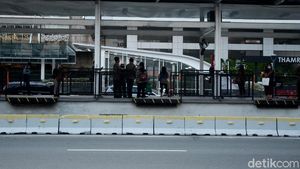 Halte TransJ Bundaran HI Beroperasi Normal Pascademo