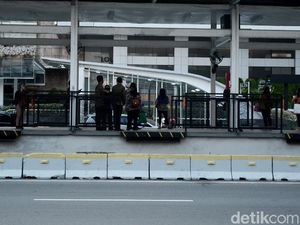 Halte TransJ Bundaran HI Beroperasi Normal Pascademo