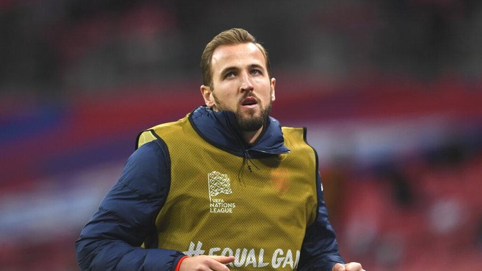 Englands Harry Kane warms-up during the UEFA Nations League soccer match between England and Belgium at Wembley stadium in London, Sunday, Oct. 11, 2020. (Neil Hall/Pool via AP)