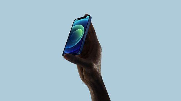 Wujud iPhone 12 Mini yang Tak Laku Sampai Pangkas Produksi