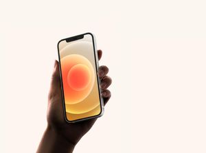 Ngebet Pengen iPhone 12? Jastip Aja Ngebet Pengen iPhone 12? Jastip Aja