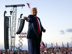Jelang Debat Terakhir, Trump Disebut Negatif Corona