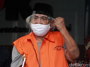 Kepalan Tangan Tersangka Korupsi Syamsul Hilal