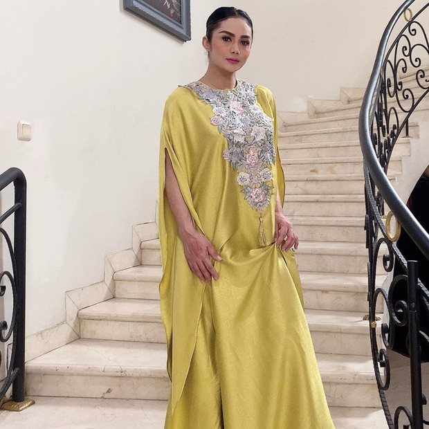 Artis cantik yang hamil pada usia di atas 30 tahun