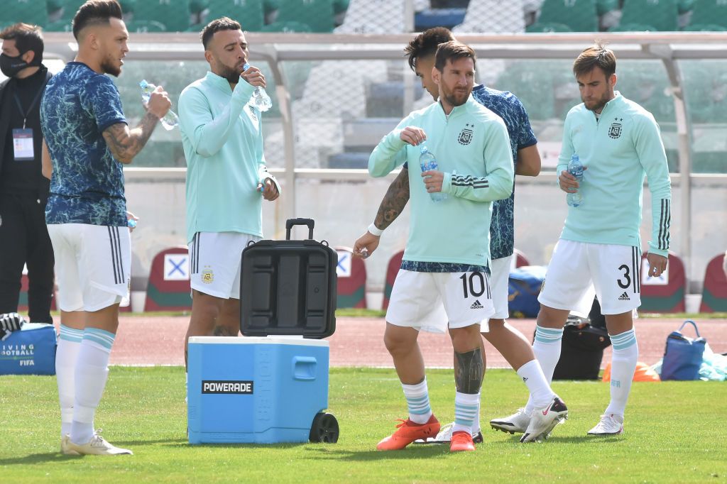MIRAFLORES, BOLIVIA - OCTOBER 13: Lionel Messi of Argentina warms up before a match between Bolivia and Argentina as part of South American Qualifiers for Qatar 2022 at Estadio Hernando Siles on October 13, 2020 in Miraflores, La Paz, Bolivia. (Photo by Javier Mamani/Getty Images)