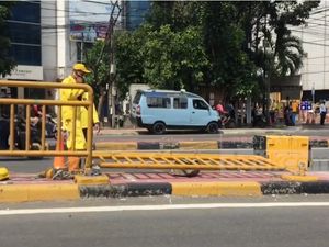 Melihat Sisa-sisa Kericuhan Demo Omnibus Law di Jakpus