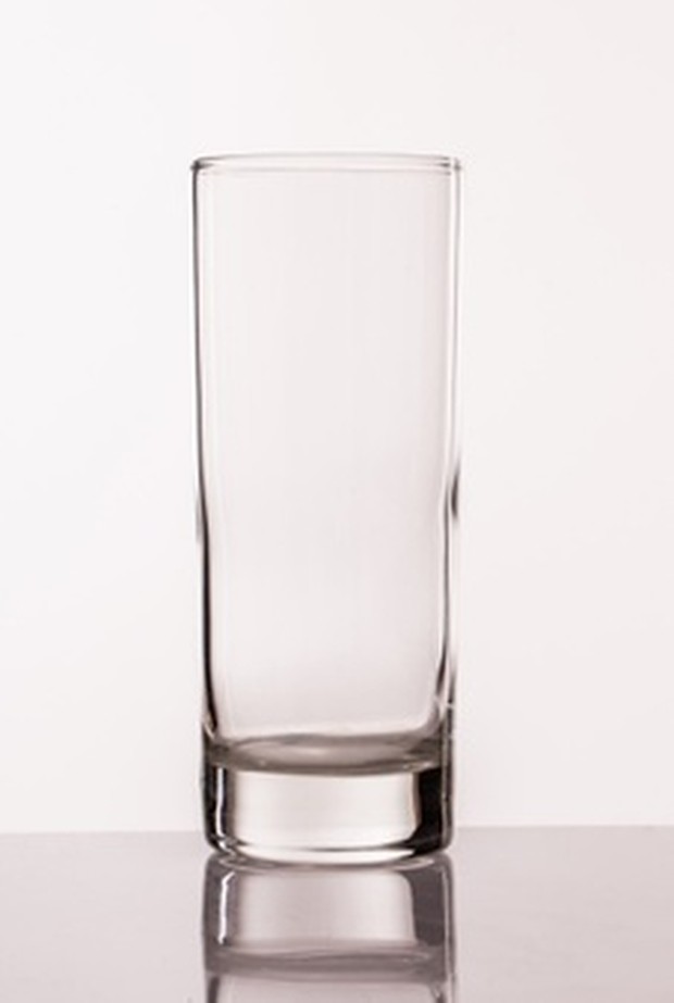 Seperti disebutkan di atas, air hangat membantu kontraksi usus. Saat ususmu berkontraksi, kamu lebih mudah buang air besar.