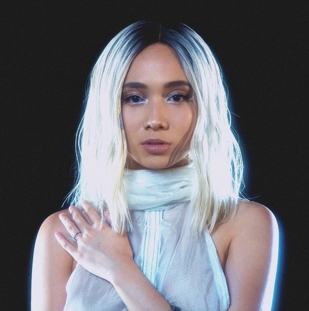postingan foto NIKI atas album MOONCHILD di instagram