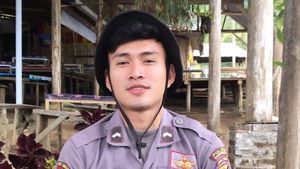 Ada Lagi, Polisi Ganteng Ini Viral Saat Demo Omnibus Law, Curi Perhatian
