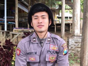 Ada Lagi, Polisi Ganteng Ini Viral Saat Demo Omnibus Law, Curi Perhatian