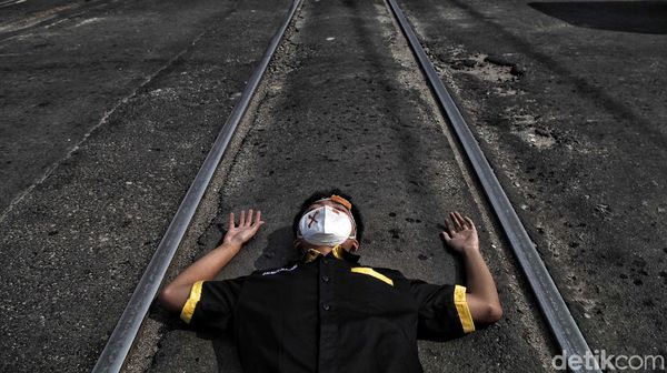 Sosialisasi Keselamatan Perlintasan KA lewat Aksi Teatrikal