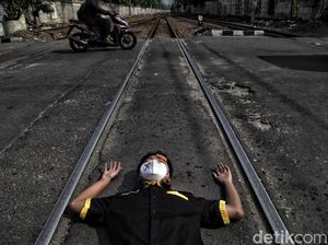 Sosialisasi Keselamatan Perlintasan KA lewat Aksi Teatrikal