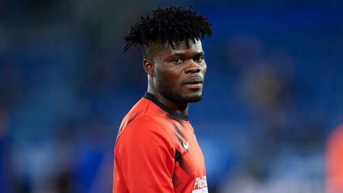 VITORIA-GASTEIZ, SPAIN - OCTOBER 29: Thomas Teye Partey of Club Atletico de Madrid looks on during the Liga match between Deportivo Alaves and Club Atletico de Madrid at Estadio de Mendizorroza on October 29, 2019 in Vitoria-Gasteiz, Spain. (Photo by Juan Manuel Serrano Arce/Getty Images)