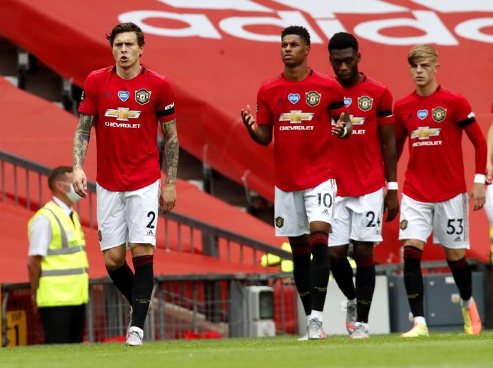 MANCHESTER, ENGLAND - JULY 22: Victor Lindelof of Manchester United walks onto the pitch prior to the Premier League match between Manchester United and West Ham United at Old Trafford on July 22, 2020 in Manchester, England. Football Stadiums around Europe remain empty due to the Coronavirus Pandemic as Government social distancing laws prohibit fans inside venues resulting in all fixtures being played behind closed doors. (Photo by Clive Brunskill/Getty Images)