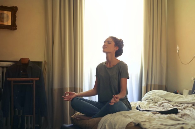 melakukan yoga sebelum tidur bisa bikin langsing