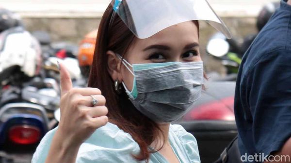 Semringah Banget Ayu Ting Ting yang Katanya Mau Nikah