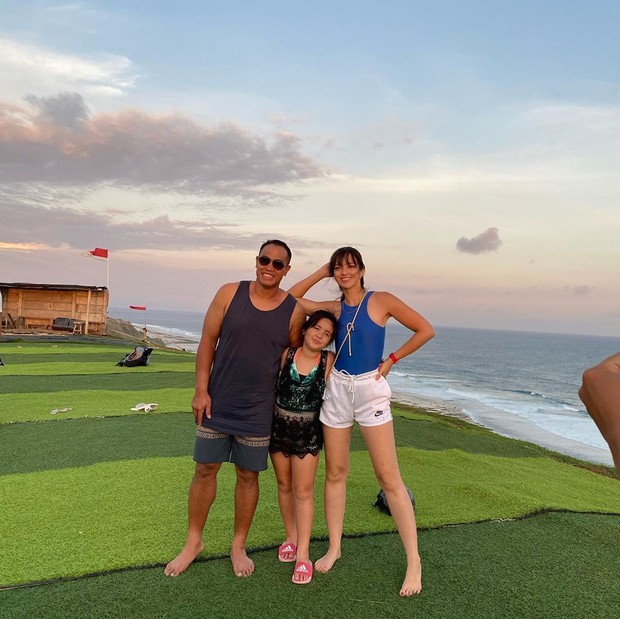 Momen liburan Nia Ramadhani di Bali.