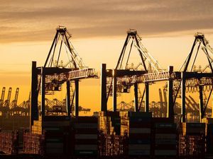 Ngeri! Dunia Dihantam Tsunami Utang Rp 3.835 Kuadriliun