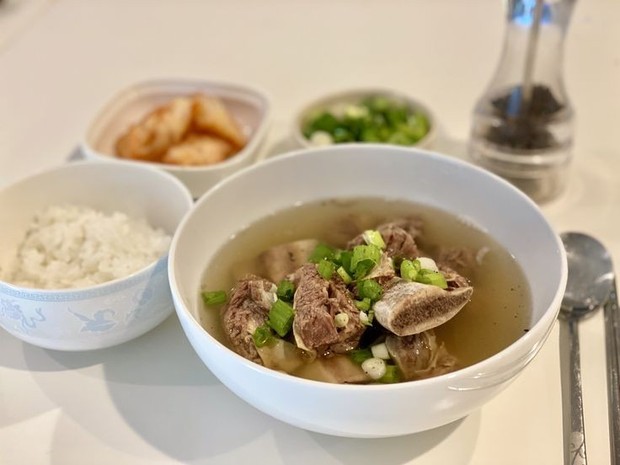 Galbitang dibuat menggunakan daging yang direbus dengan suhu yang rendah dan dimasak sampai empuk sampai dagingnya lepas dari tulang.