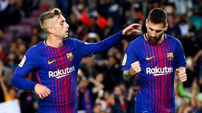 BARCELONA, SPAIN - SEPTEMBER 19:  Lionel Messi of FC Barcelona celebrates with his team mate Gerard Deulofeu of FC Barcelona after scoring his teams first goal from the penalty spot during the La Liga match between Barcelona and SD Eibar at Camp Nou on September 19, 2017 in Barcelona, Spain.  (Photo by David Ramos/Getty Images)