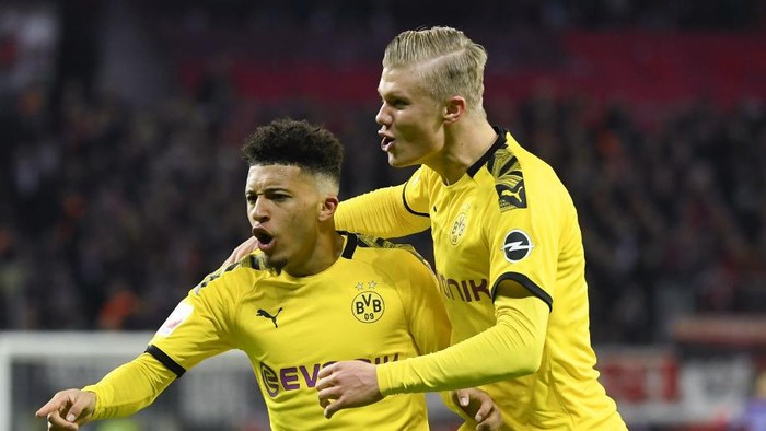 (L-R) Dortmunds English forward Jadon Sancho and Dortmunds Norwegian forward Erling Braut Haaland celebrate a goal that was cancelled by VAR during the German first division Bundesliga football match Bayer 04 Leverkusen vs BVB Borussia Dortmund in Leverkusen, western Germany on February 8, 2020. (Photo by INA FASSBENDER / AFP) / RESTRICTIONS: DFL REGULATIONS PROHIBIT ANY USE OF PHOTOGRAPHS AS IMAGE SEQUENCES AND/OR QUASI-VIDEO