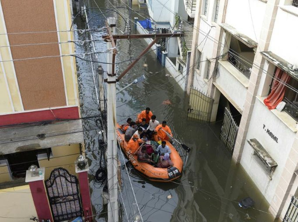 30 Orang Tewas Akibat Banjir di India Selatan 30 Orang Tewas Akibat Banjir di India Selatan