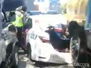 Beredar Video Mobil PJR Tol Jatim II Ringsek Tertabrak Truk